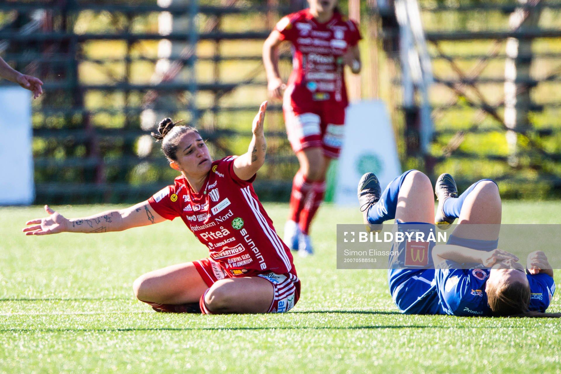 Piteås Fernanda Da Silva och Örebros Maja Regnås