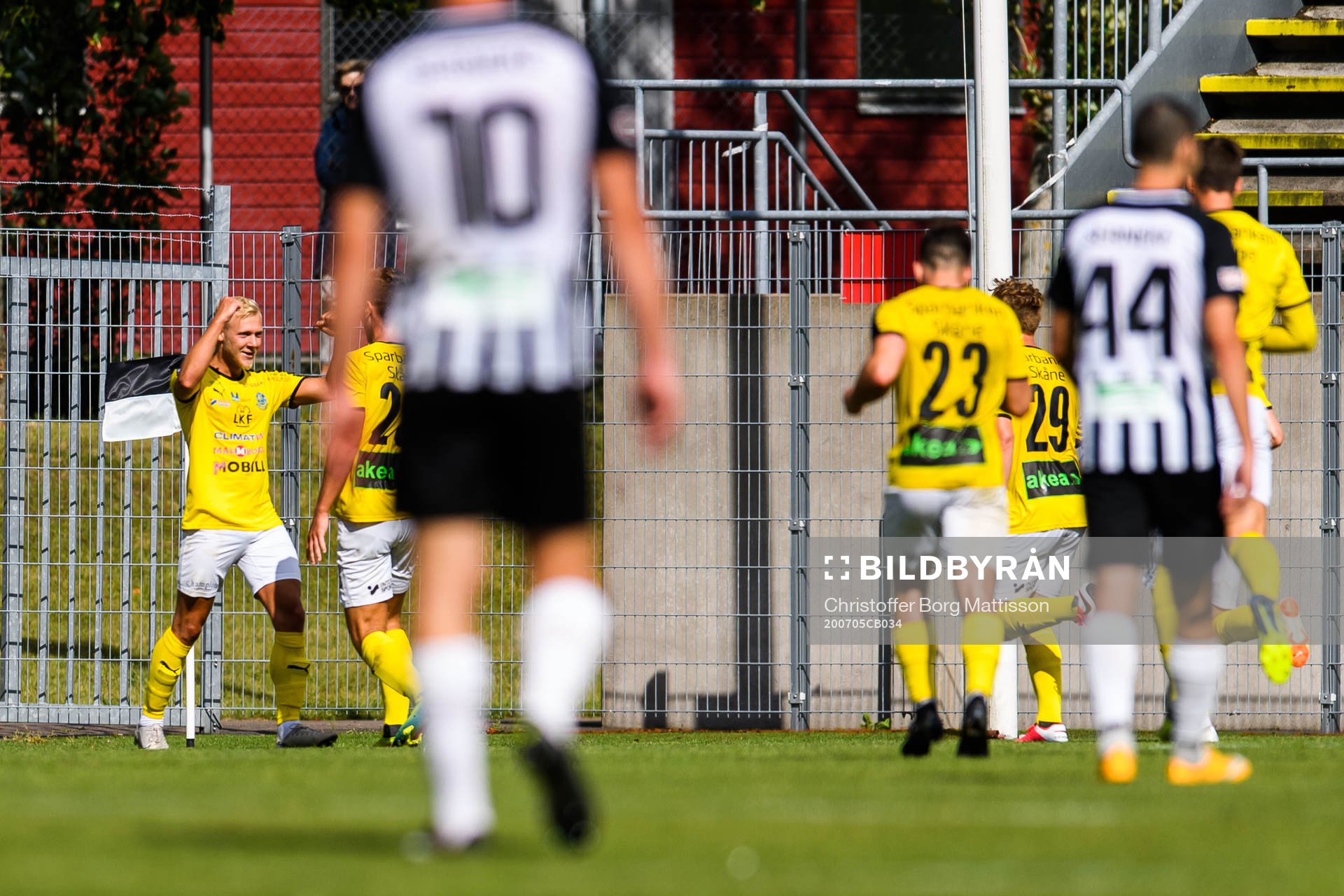 Lunds Jesper Möller jublar med lagkamrater