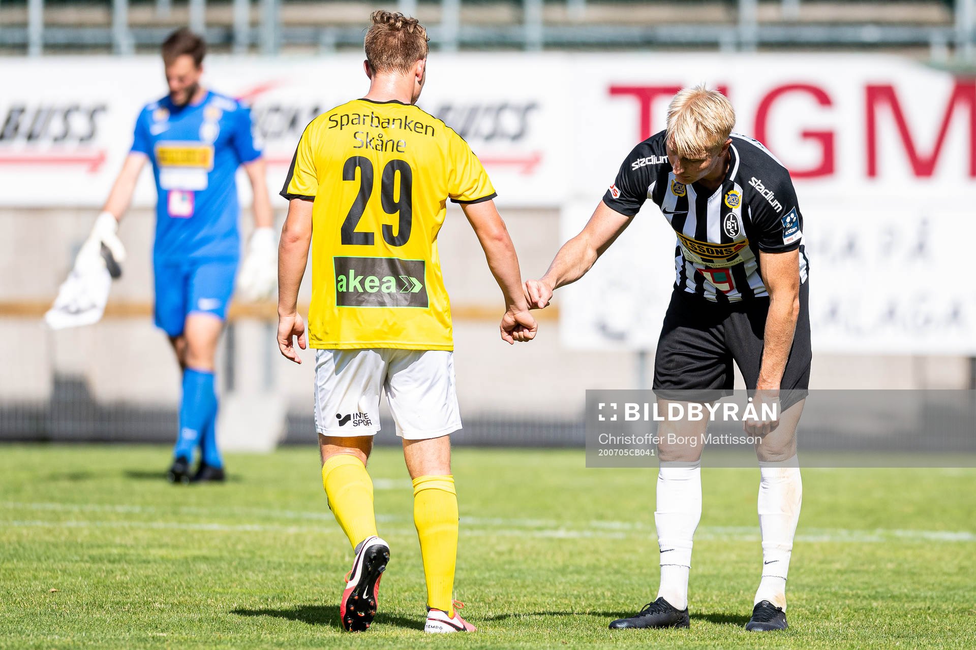 Lunds Jesper Strid och Landskronas Viktor Wihlstrand tackar