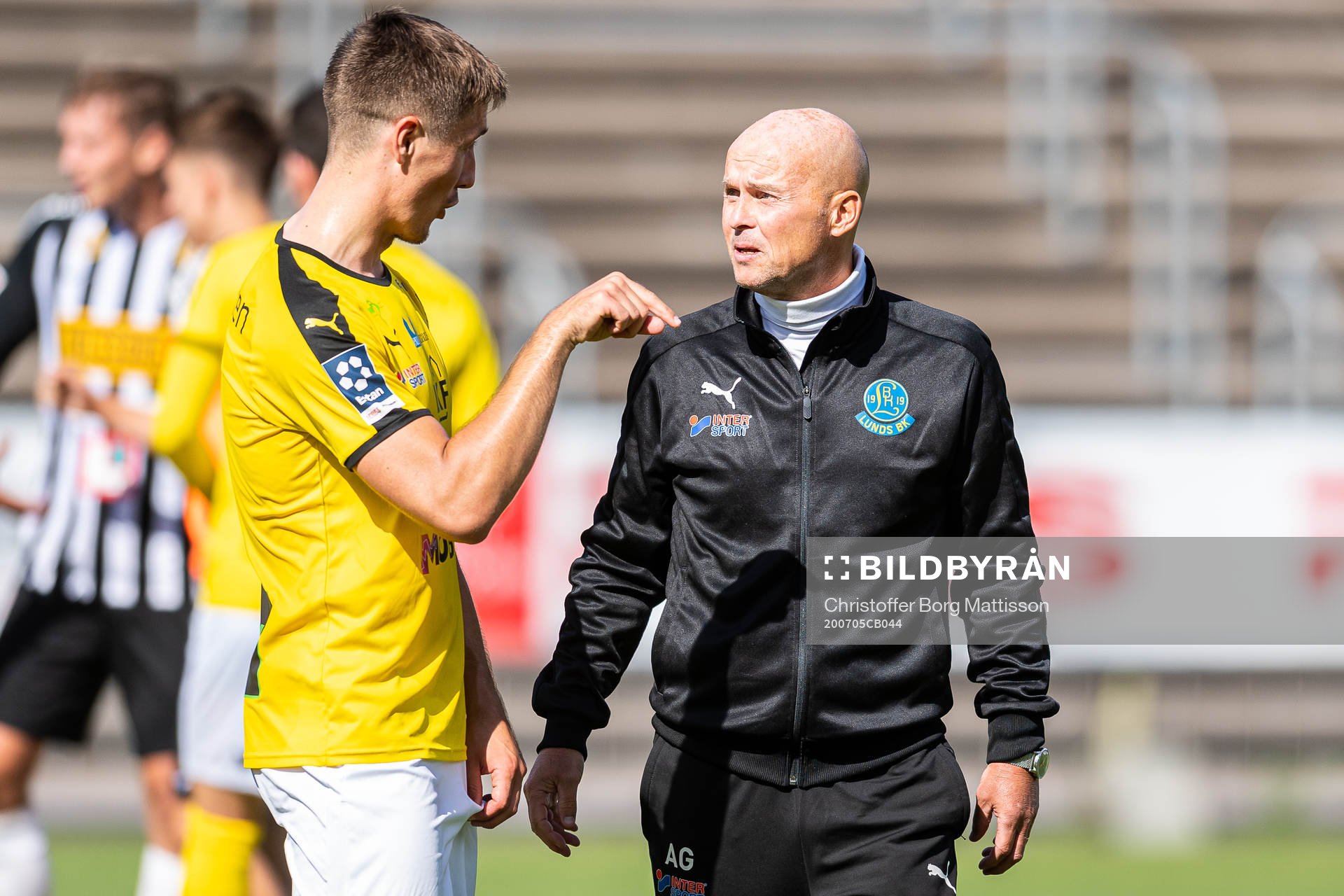 Lunds Johan Andersson i samtal med tränare Anders Grimberg