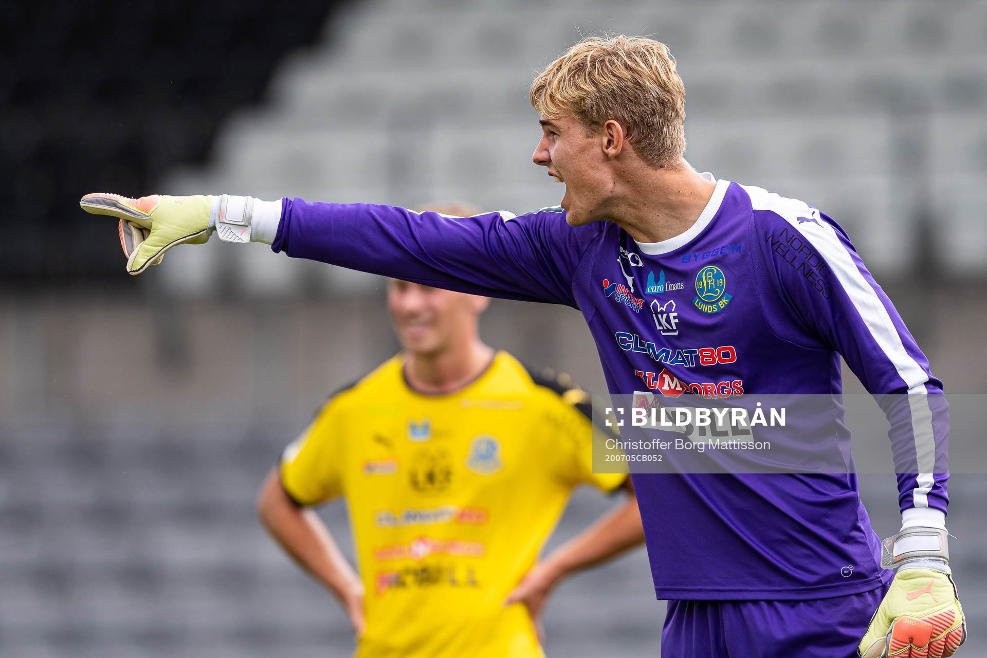 Lunds målvakt Mathias Nilsson reagerar