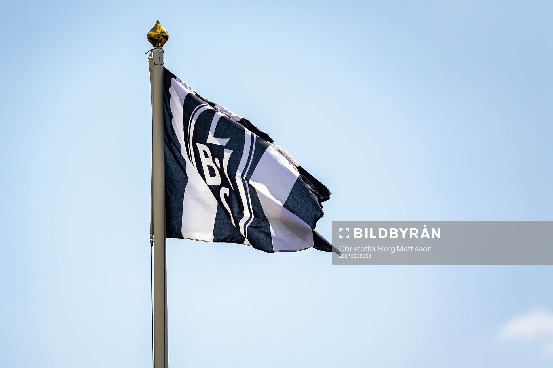 Flagga med Landskrona BoiS klubbmärke på