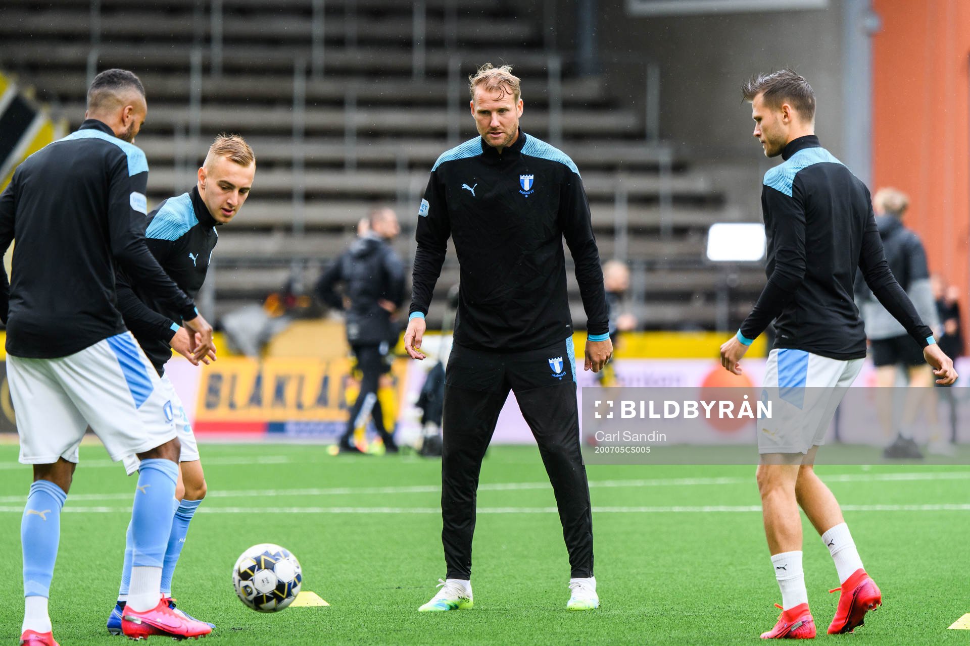 Malmö FFs Ola Toivonen värmer upp