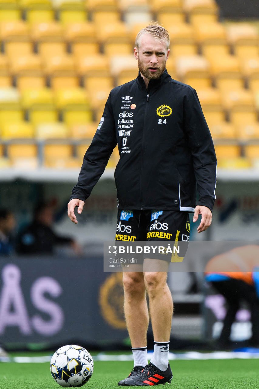 Elfsborgs Johan Larsson värmer upp