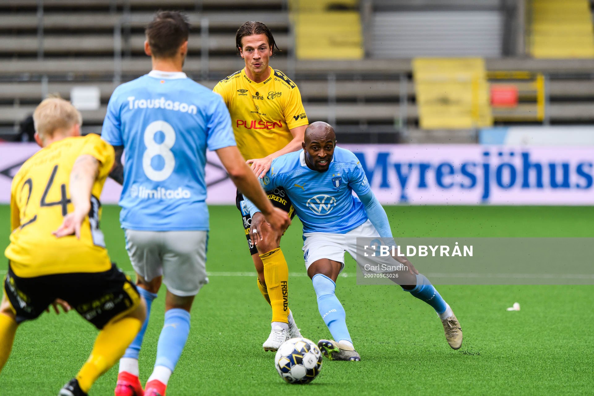 Elfsborgs Simon Olsson och Malmö FFs Fouad Bachirou