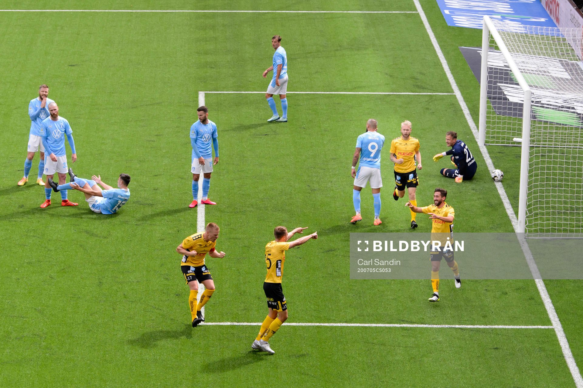 Elfsborgs Frederik Holst jublar efter att han gjort 1-0 under fotbollsmatchen i Allsvenskan mellan Elfsborg och Malmö FF den 5 juli 2020 i Borås.