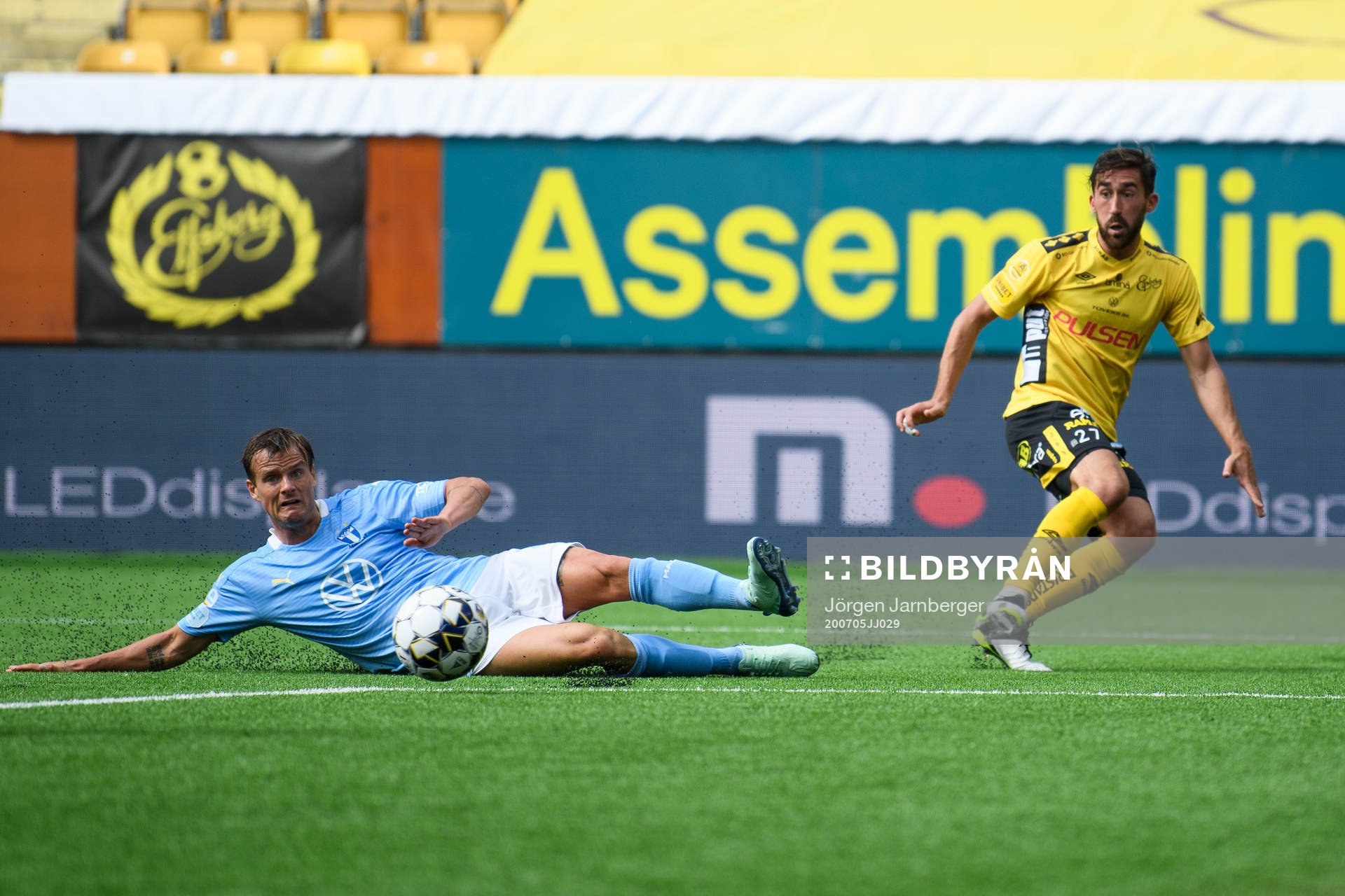 Malmö FFs Eric Larsson och Elfsborgs Frederik Holst