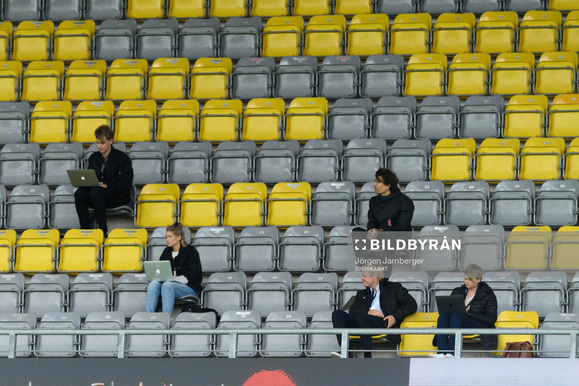 Journalister på läktaren