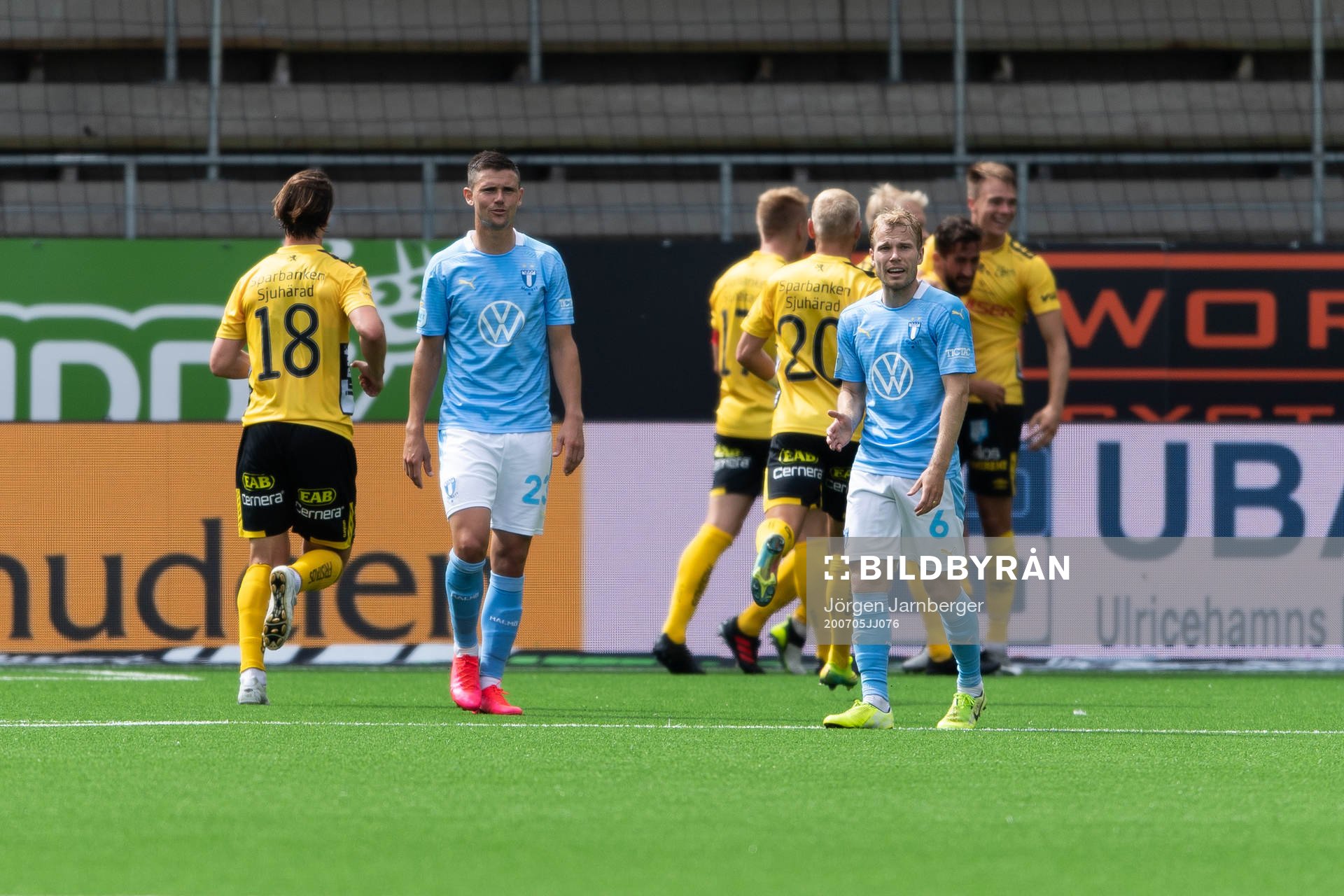 Malmö FFs Marcus Antonsson och Oscar Lewicki deppar med