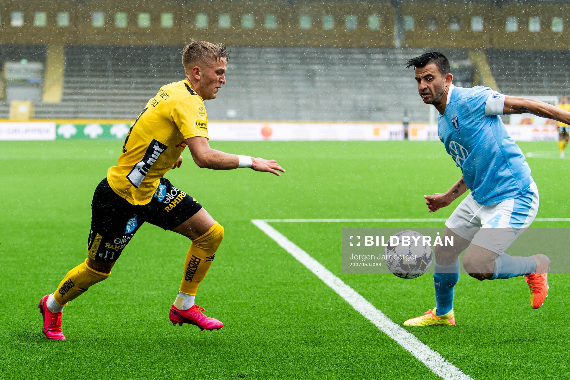 Elfsborgs Jesper Karlsson och Malmö FFs Behrang Safari