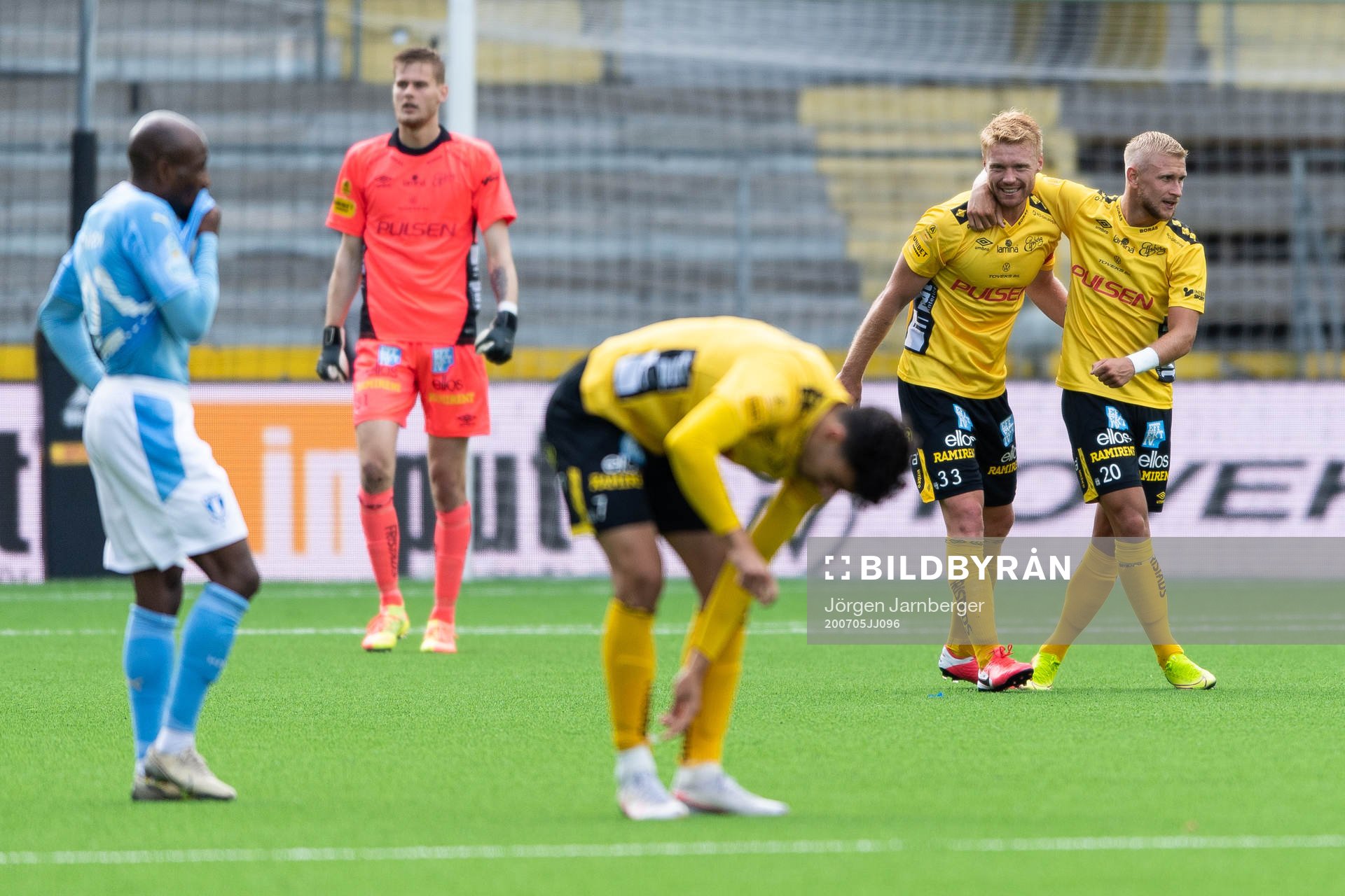 Elfsborgs Sivert Heltne Nilsen och Simon Strand jublar