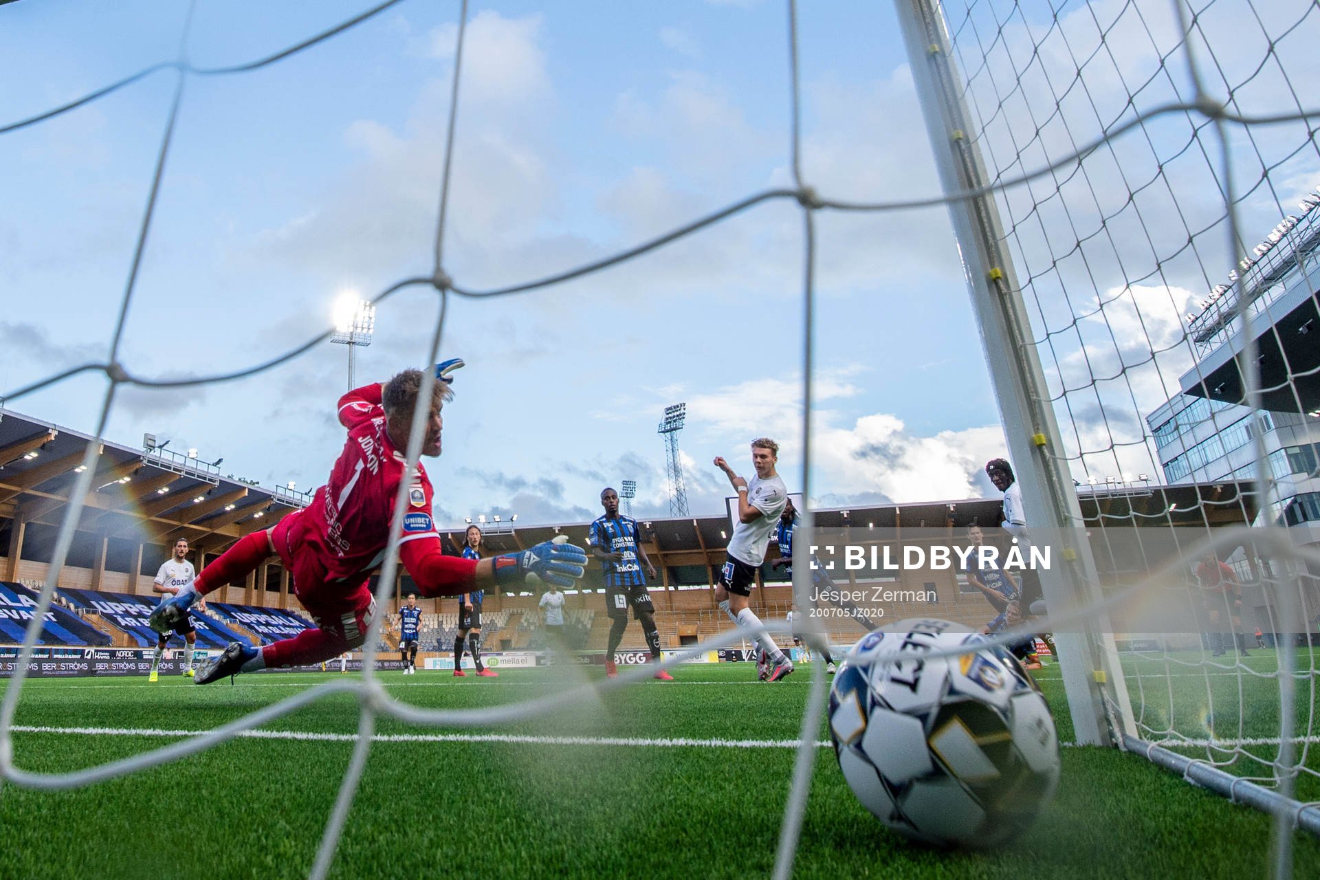 Sirius målvakt Lukas Jonsson släpper in 0-1