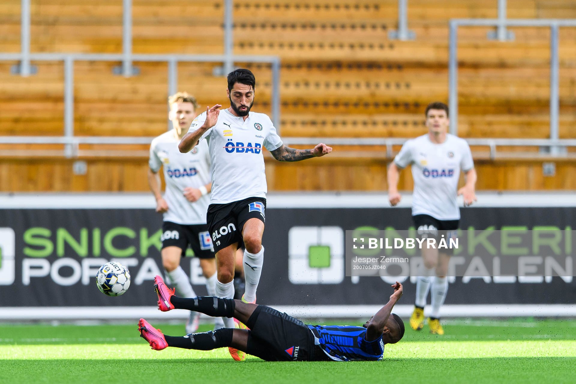 Örebros Nahir Besara och Sirius Nahom Girmai Netabay