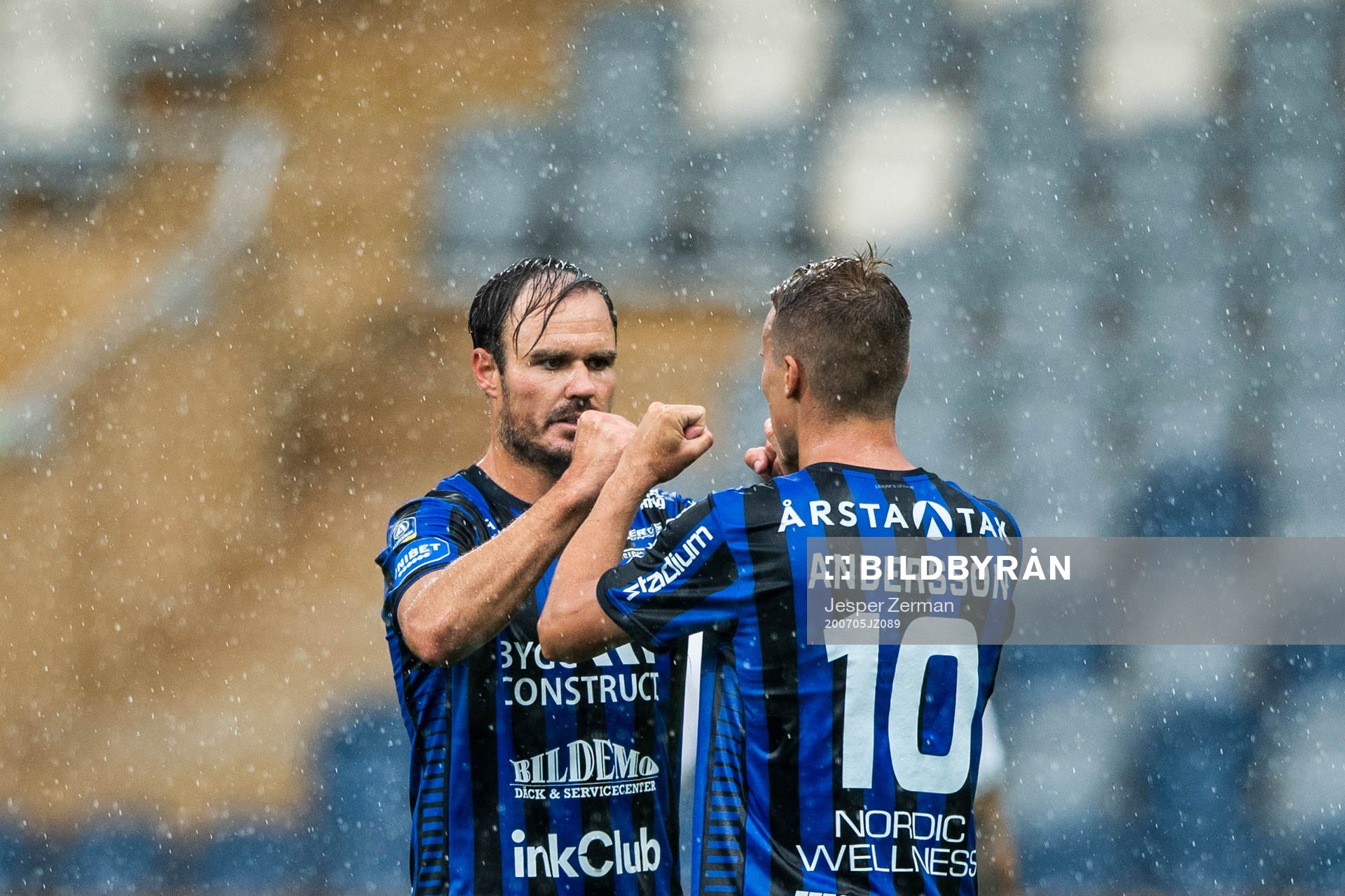 Sirius Niklas Thor och Elias Andersson jublar