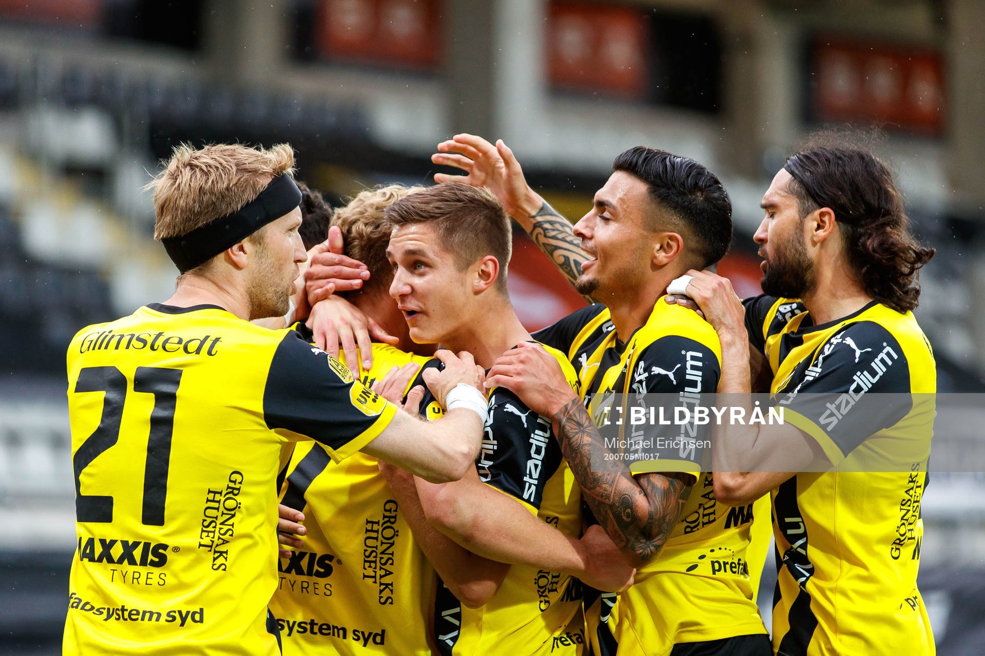 Häckens Gustav Berggren jublar med Leo Bengtsson och Ahmed