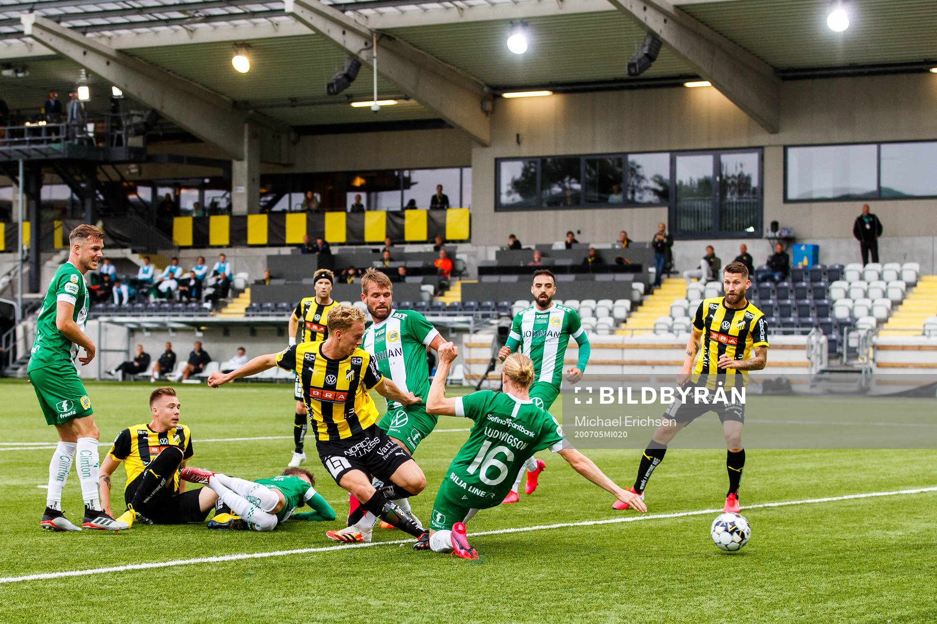 Häckens Gustav Berggren gör 1-0