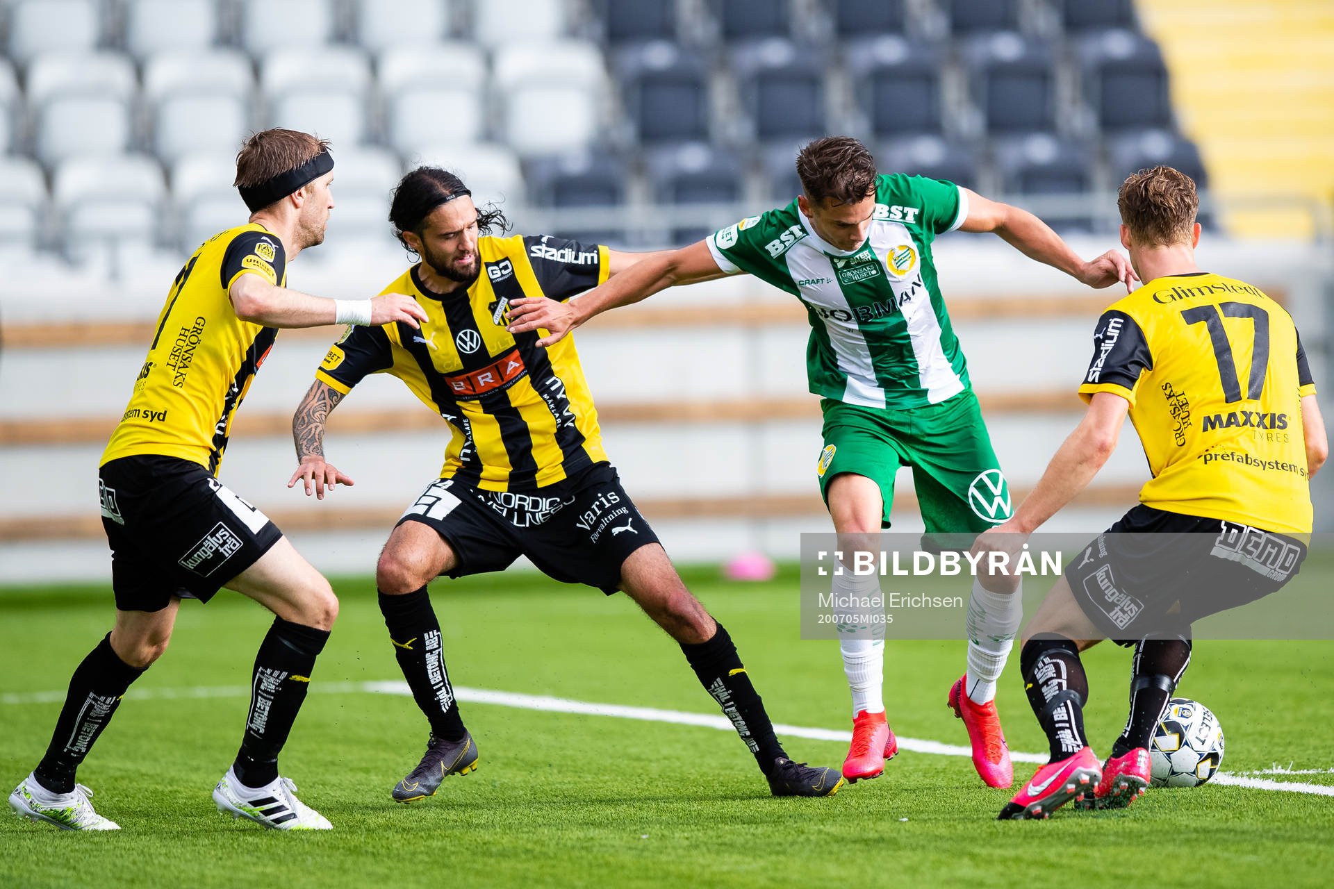 Häckens Leonard Zuta och Hammarbys Alexander Kacaniklic