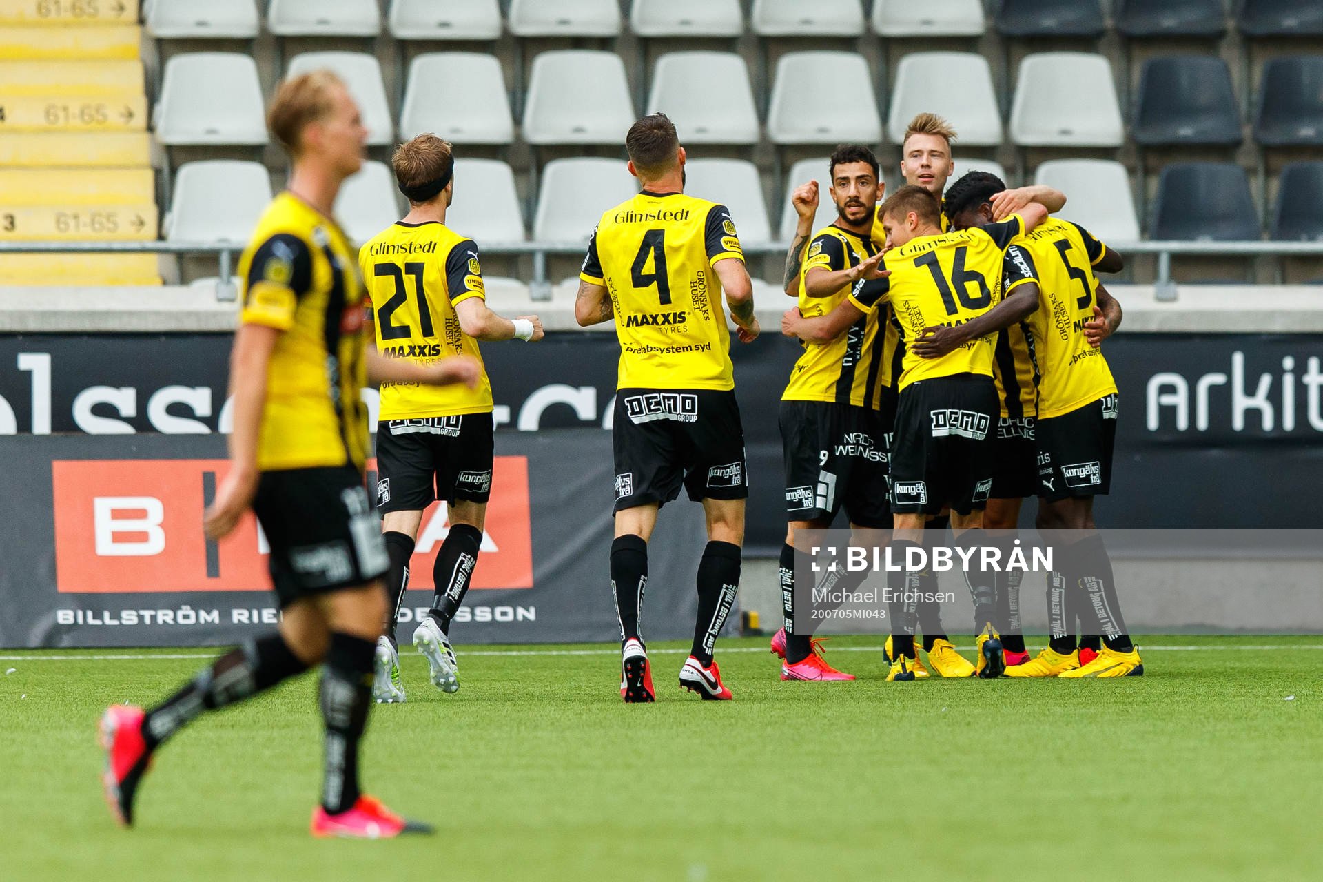 Häckens Alexander Söderlund jublar med lagkamrater efter 2-0 under fotbollsmatchen i Allsvenskan mellan Häcken och Hammarby den 5 juli 2020 i Göteborg.