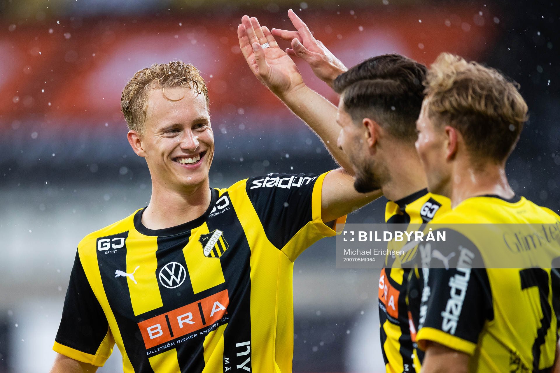 Häckens Adam Andersson t.h. jublar