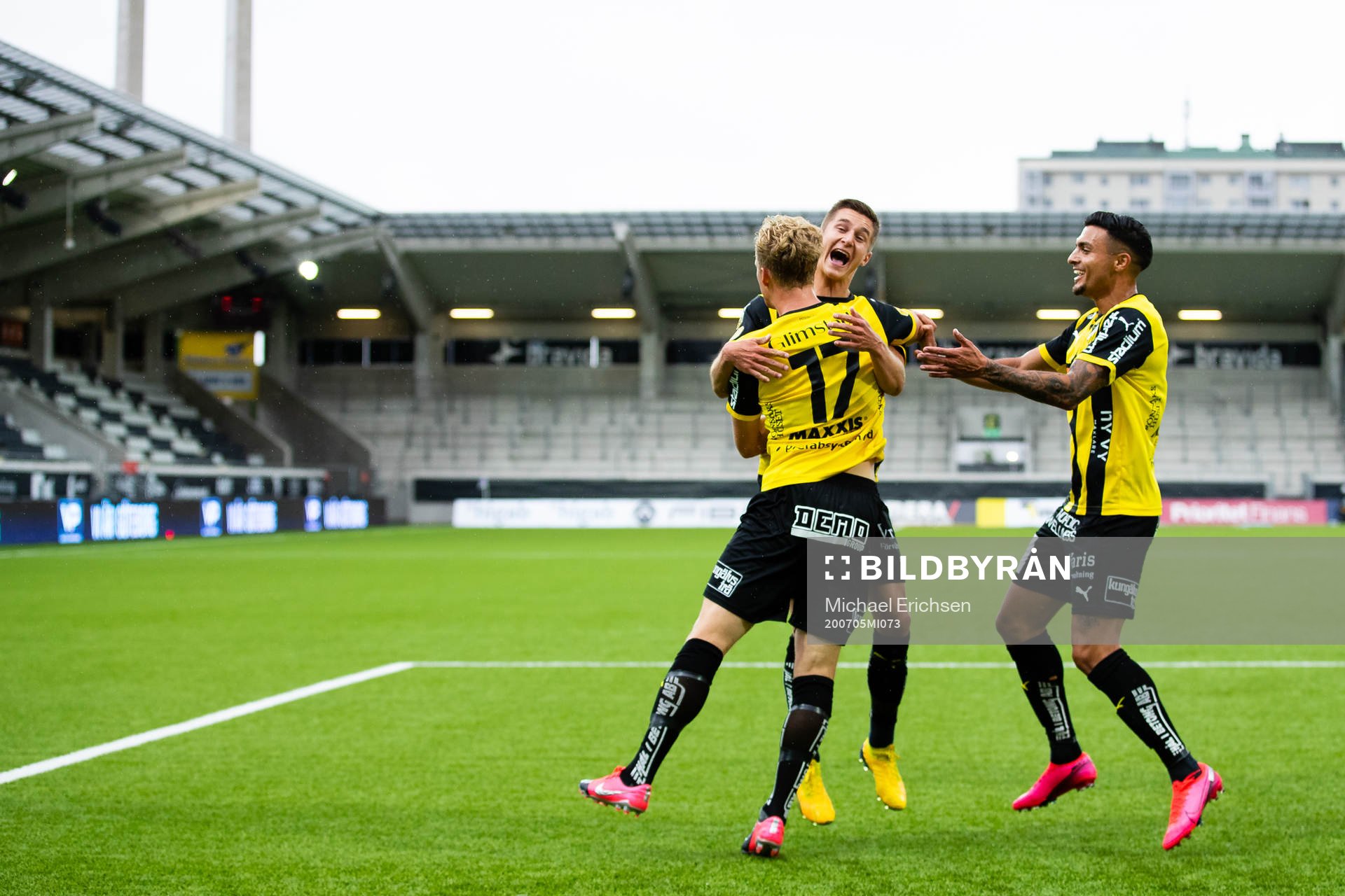 Häckens Gustav Berggren jublar med Leo Bengtsson och Ahmed