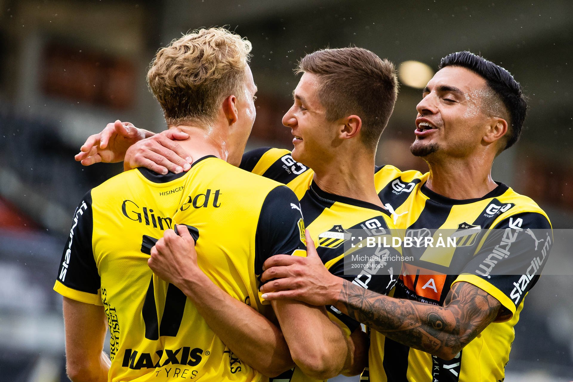 Häckens Gustav Berggren jublar med Leo Bengtsson och Ahmed