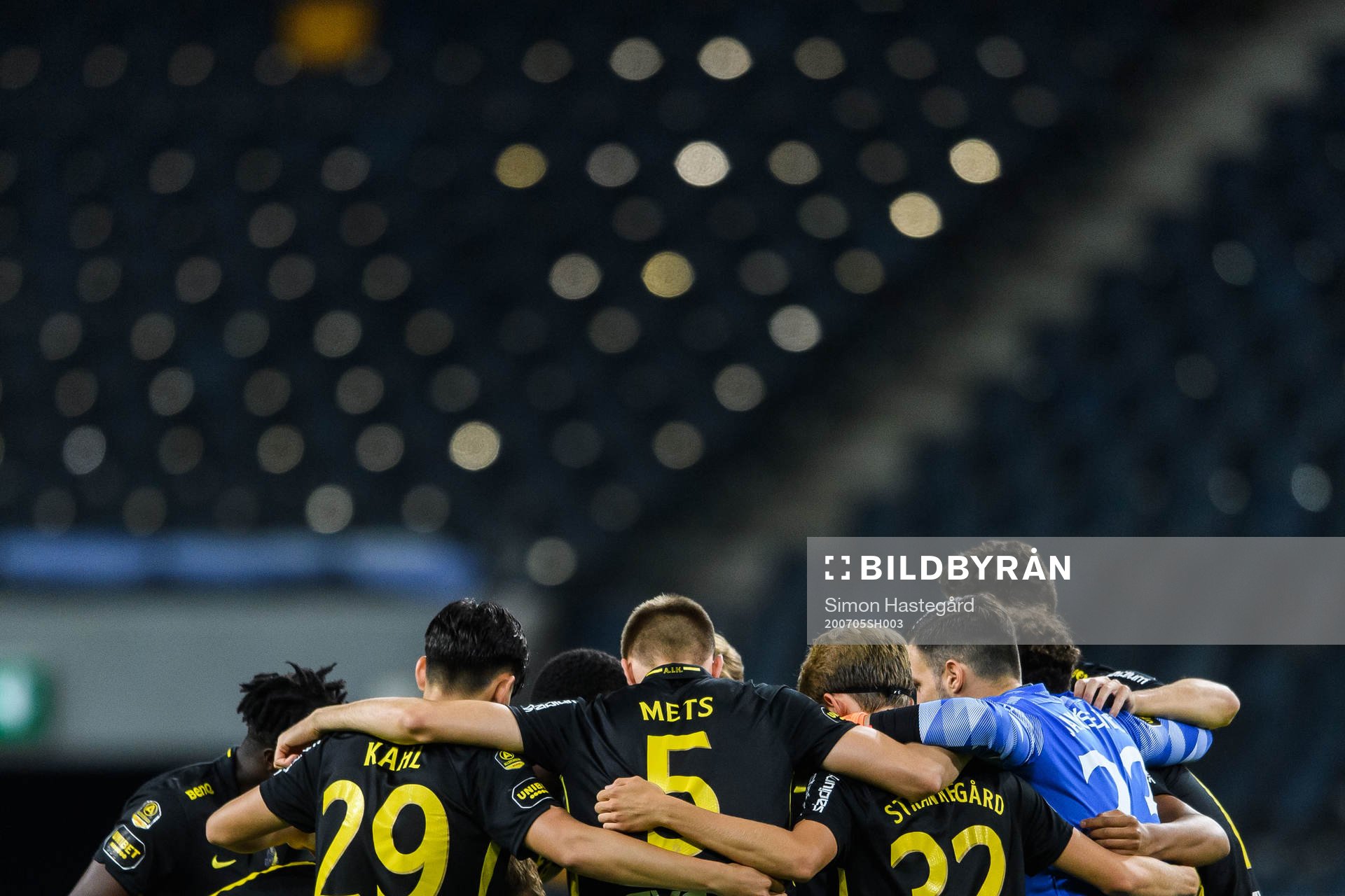 AIK:s spelare samlas inför fotbollsmatchen i Allsvenskan mellan AIK och Falkenberg den 5 juli 2020 i Stockholm.