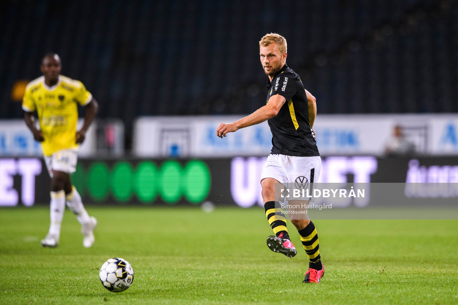 s Sebastian Larsson