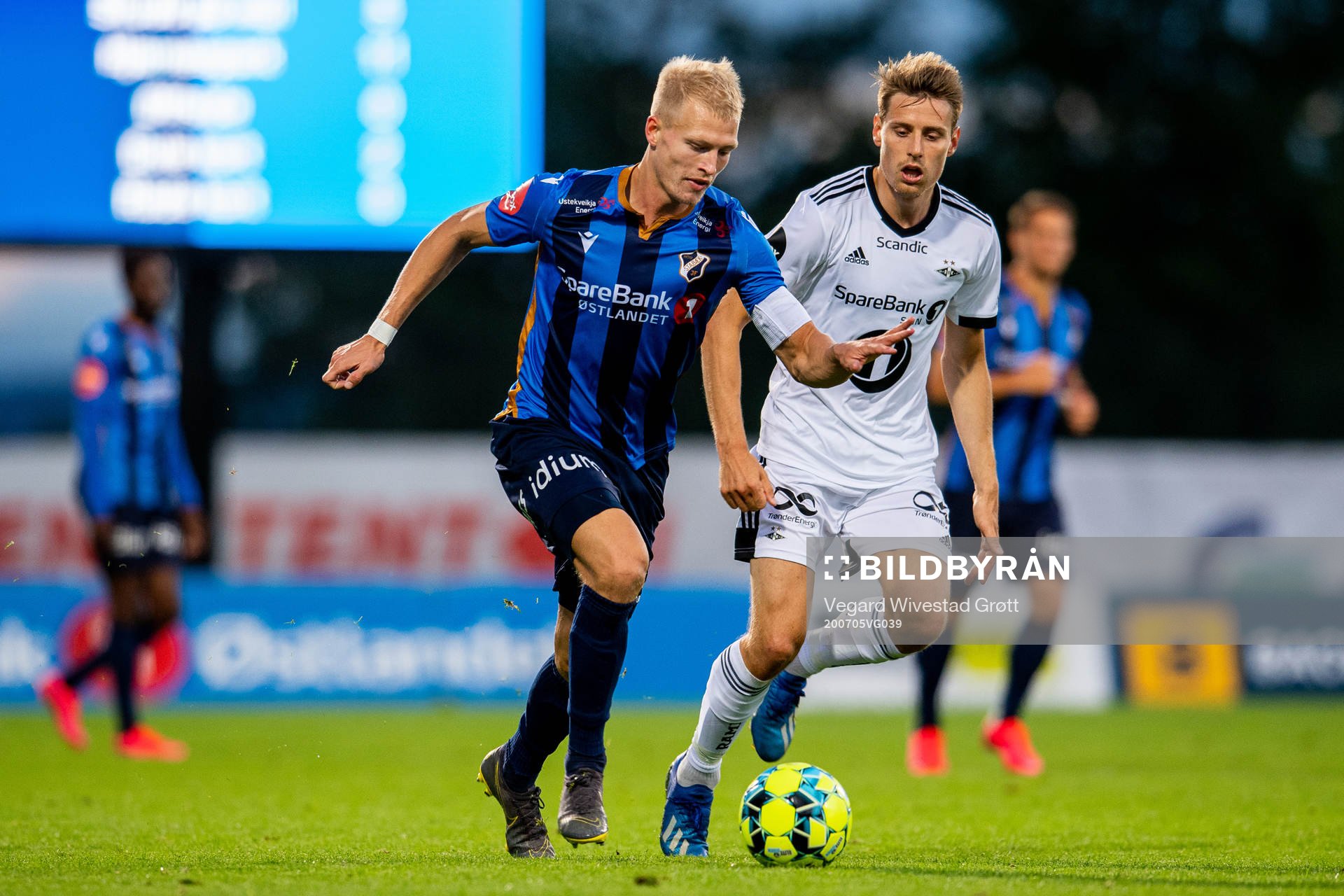 Andreas Hanche-Olsen of Stabæk and Kristoffer Zachariassen