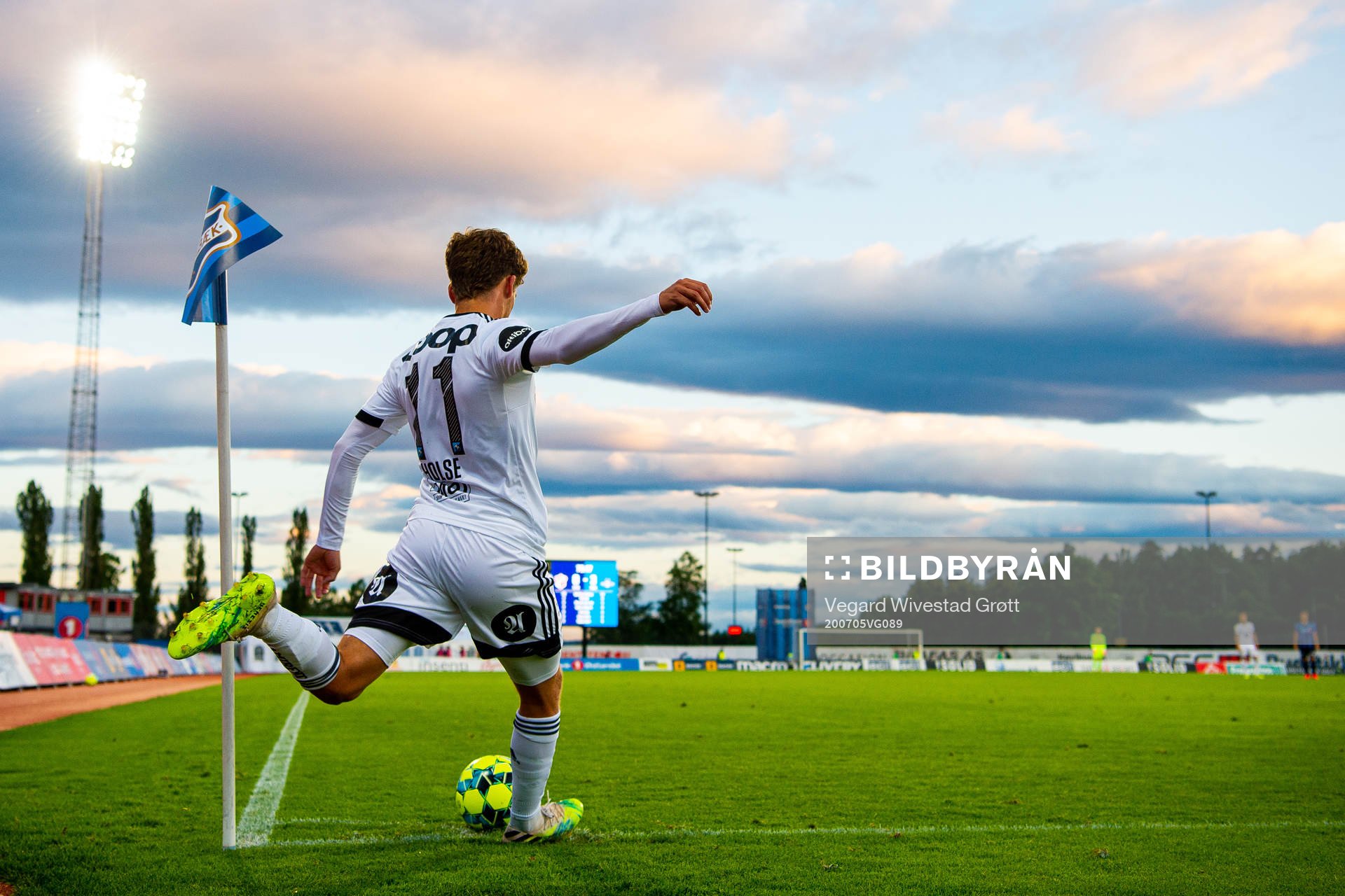Carlo Holse of Rosenborg takes a corner kick