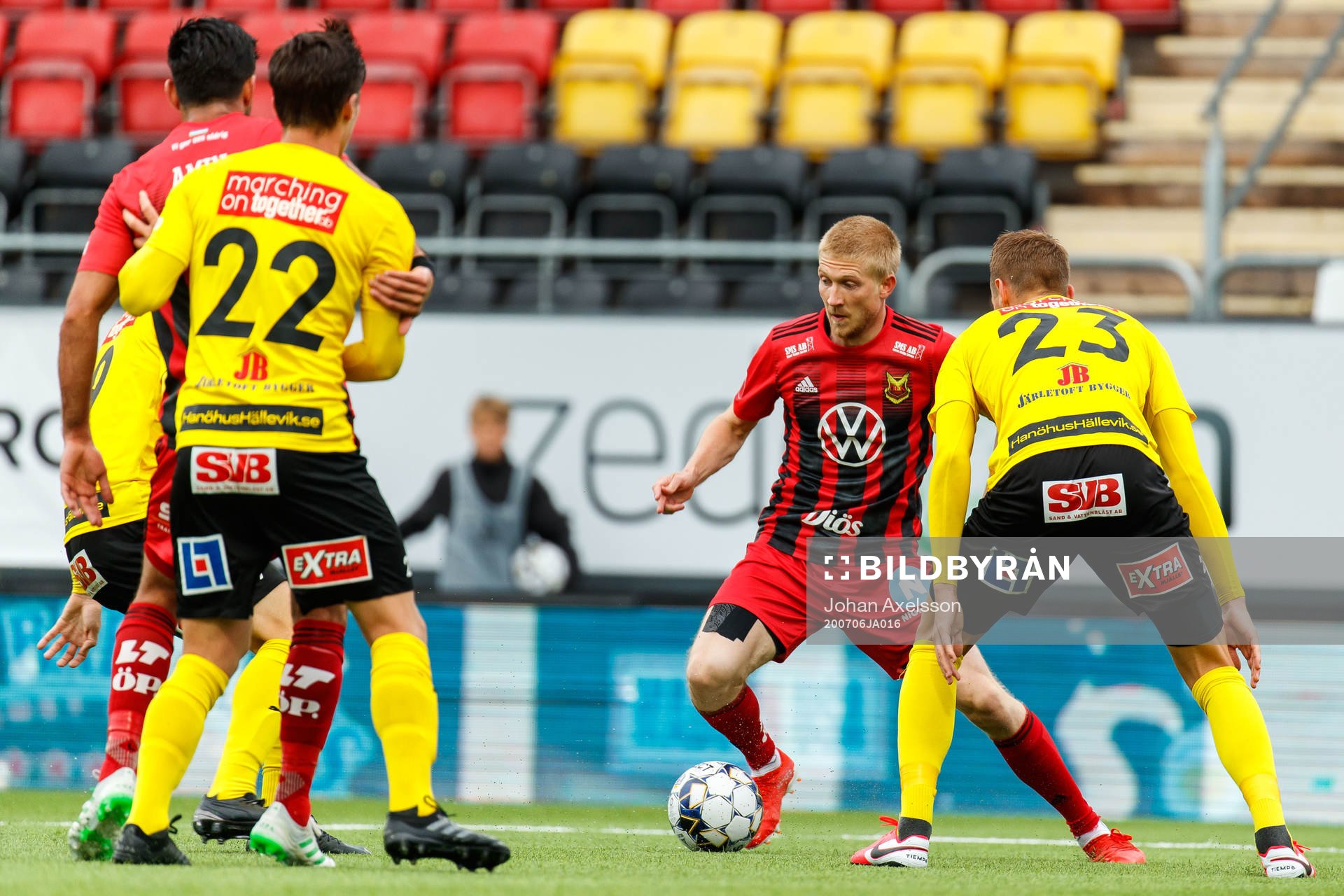 Östersunds Simon Kroon och Mjällbys Jesper Löfgren