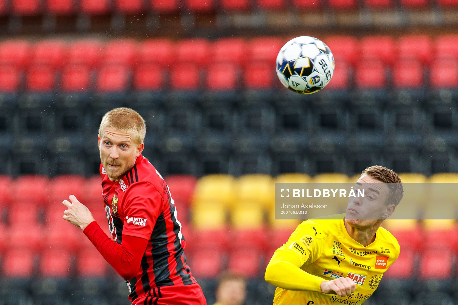 Östersunds Simon Kroon och Mjällbys Jesper Löfgren