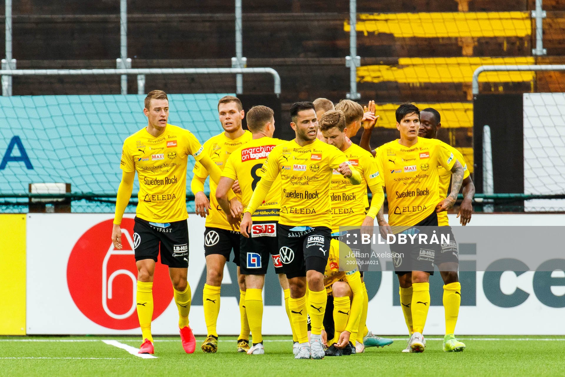 Mjällbys spelare jublar