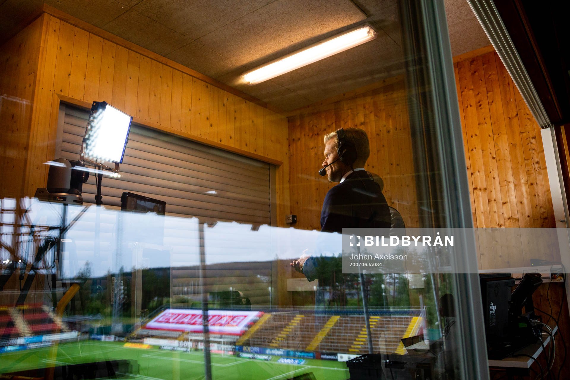 Dplays studio med expertkommentator Johan Arnengunder
