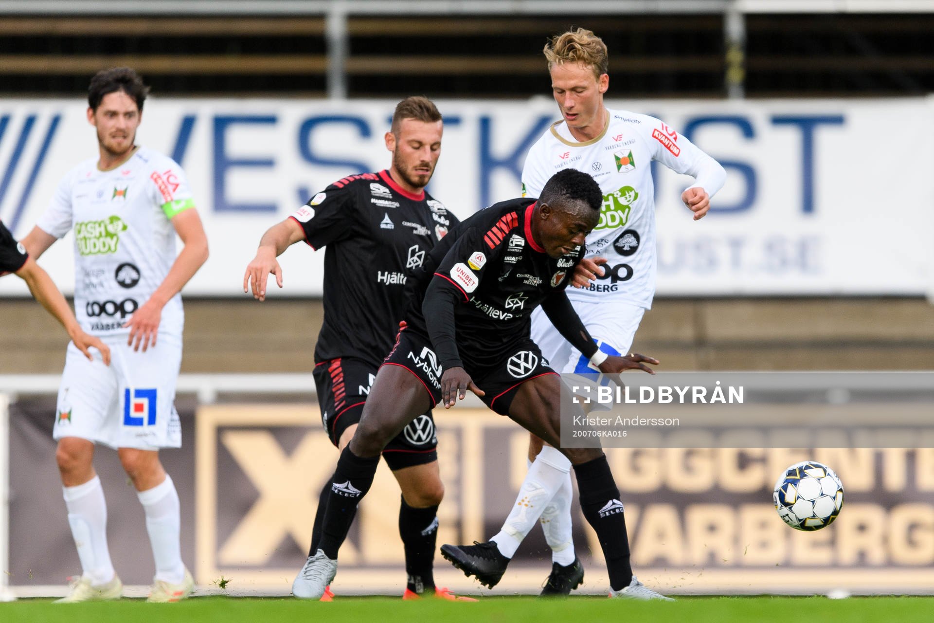 Kalmars Gbenga Arokoyo och Varbergs Alexander Johansson
