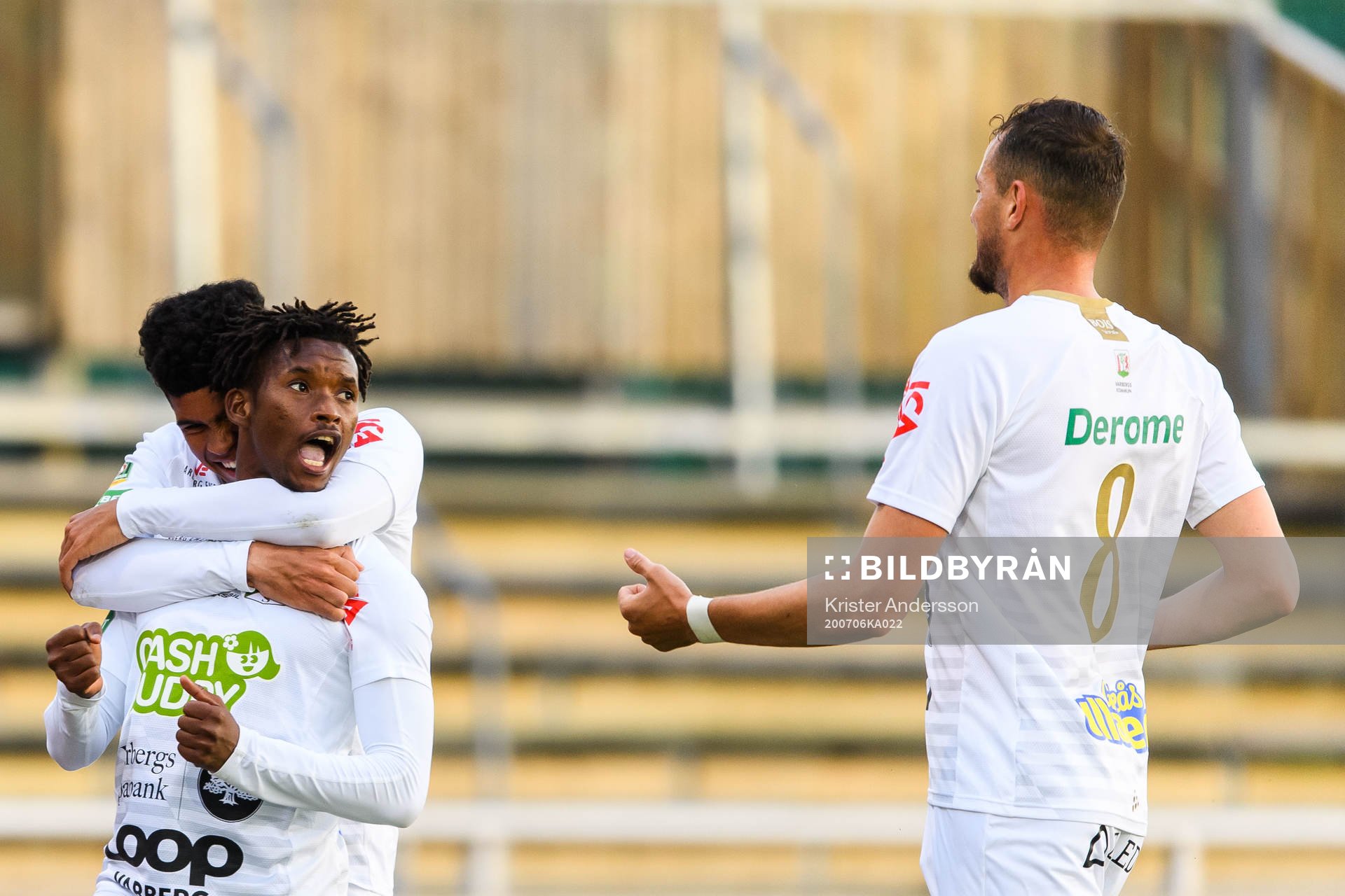 Varbergs Adama Fofana jublar med lagkamrater