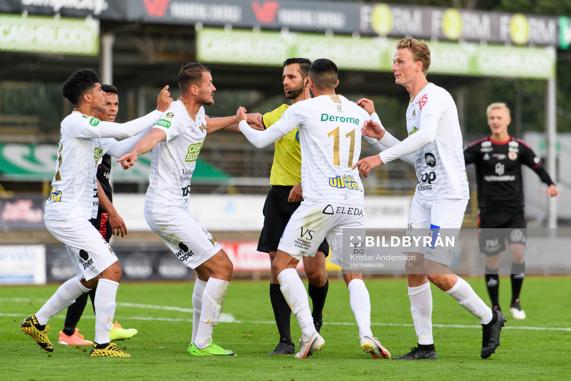Varbergs spelare reagerar på ett domslut