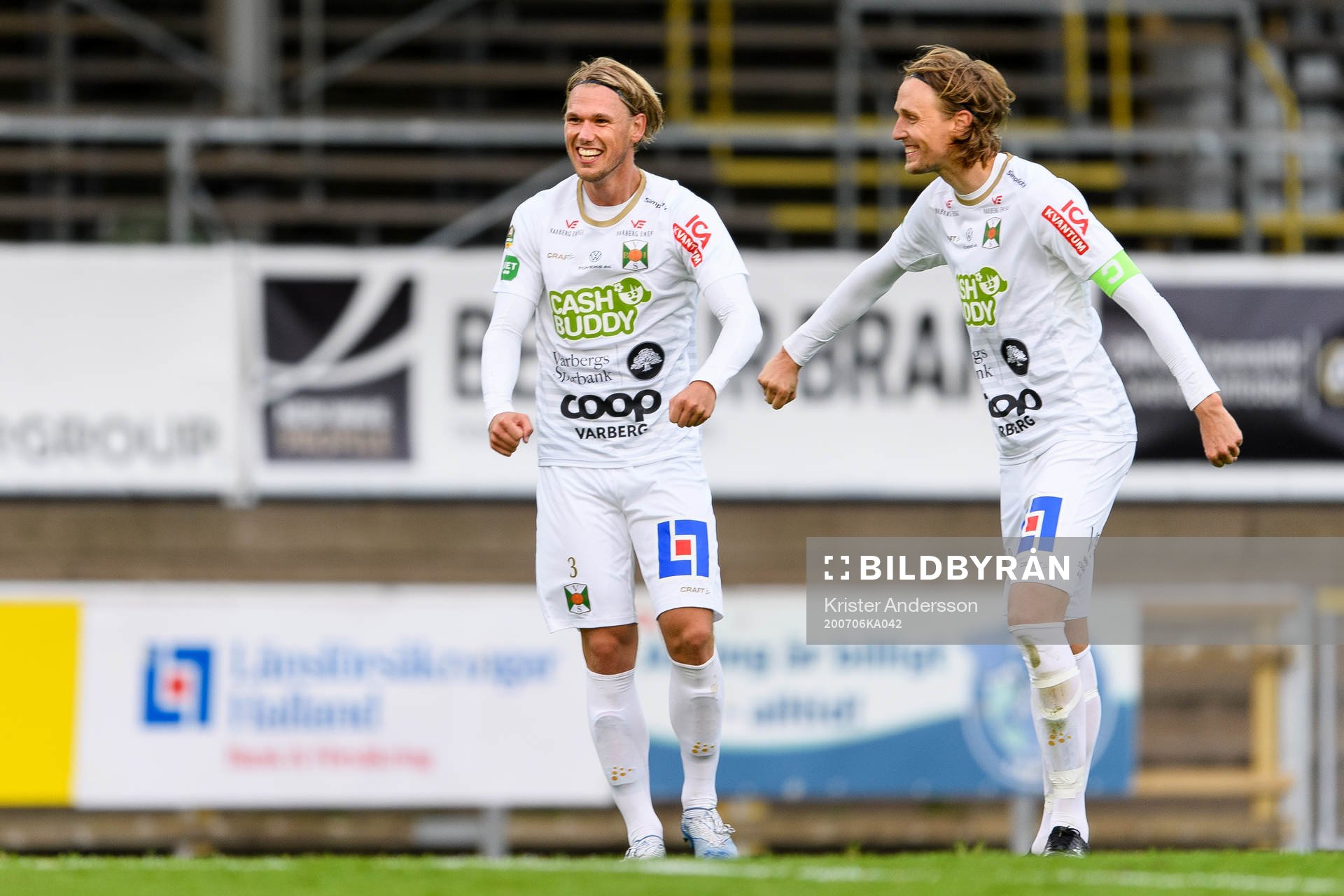 Varbergs Hampus Zachrisson och Joakim Lindner jublar