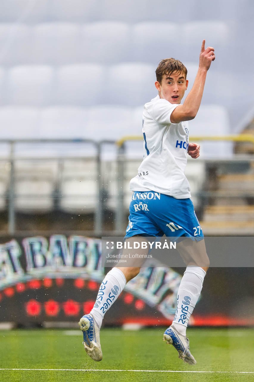 IFK Norrköpings Ísak Bergmann Jóhannesson jublar