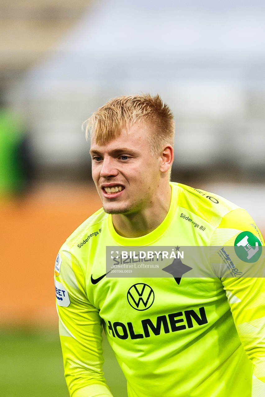 IFK Norrköpings målvakt Isak Pettersson deppar