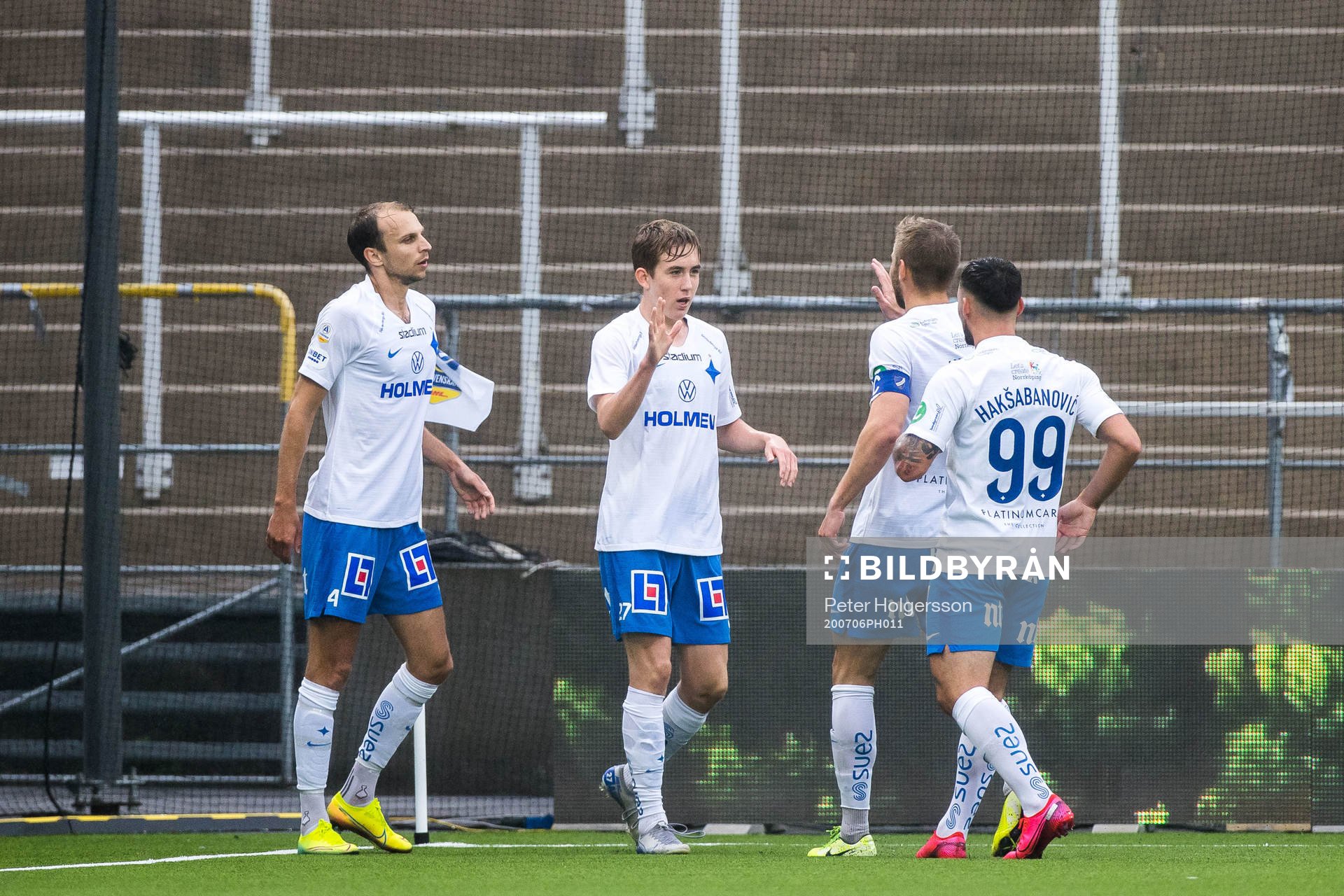 IFK Norrköpings Ísak Bergmann Jóhannesson jublar med