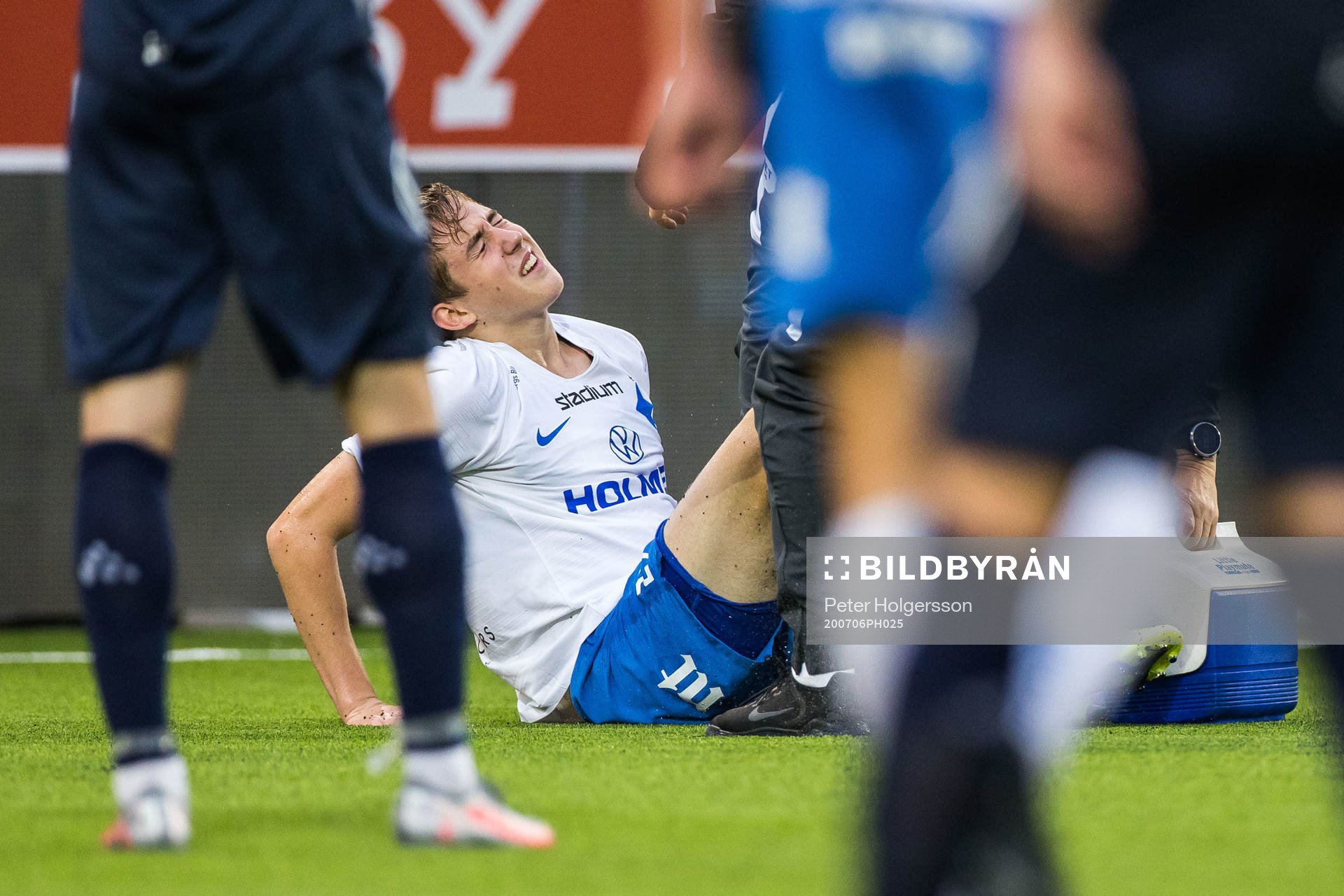 IFK Norrköpings Ísak Bergmann Jóhannesson har ont