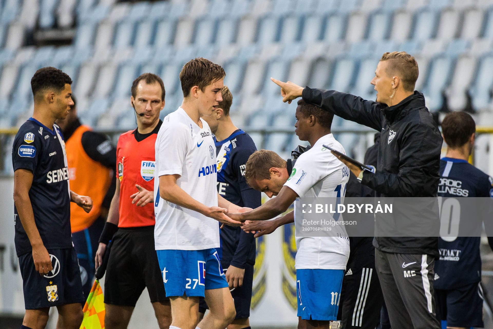 IFK Norrköpings Ísak Bergmann Jóhannesson byter med