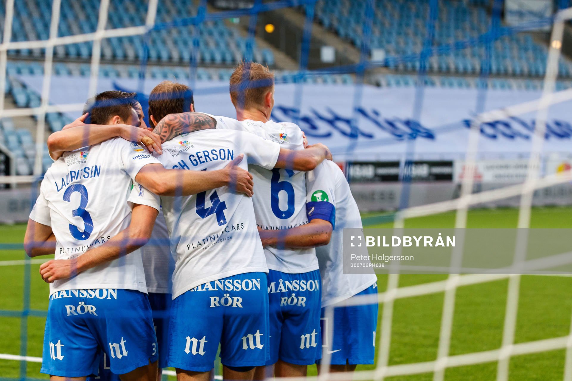 IFK Norrköpings spelare jublar över vinsten