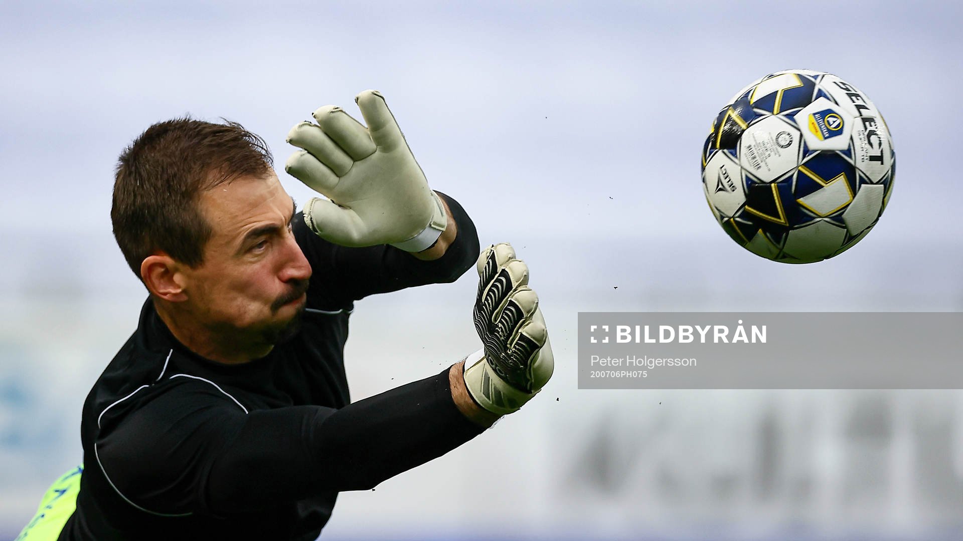 IFK Norrköpings målvakt Vladimir Sudar under fotbollsmatchen i Allsvenskan mellan IFK Norrköping och IFK Göteborg den 6 juli 2020 i Norrköping.