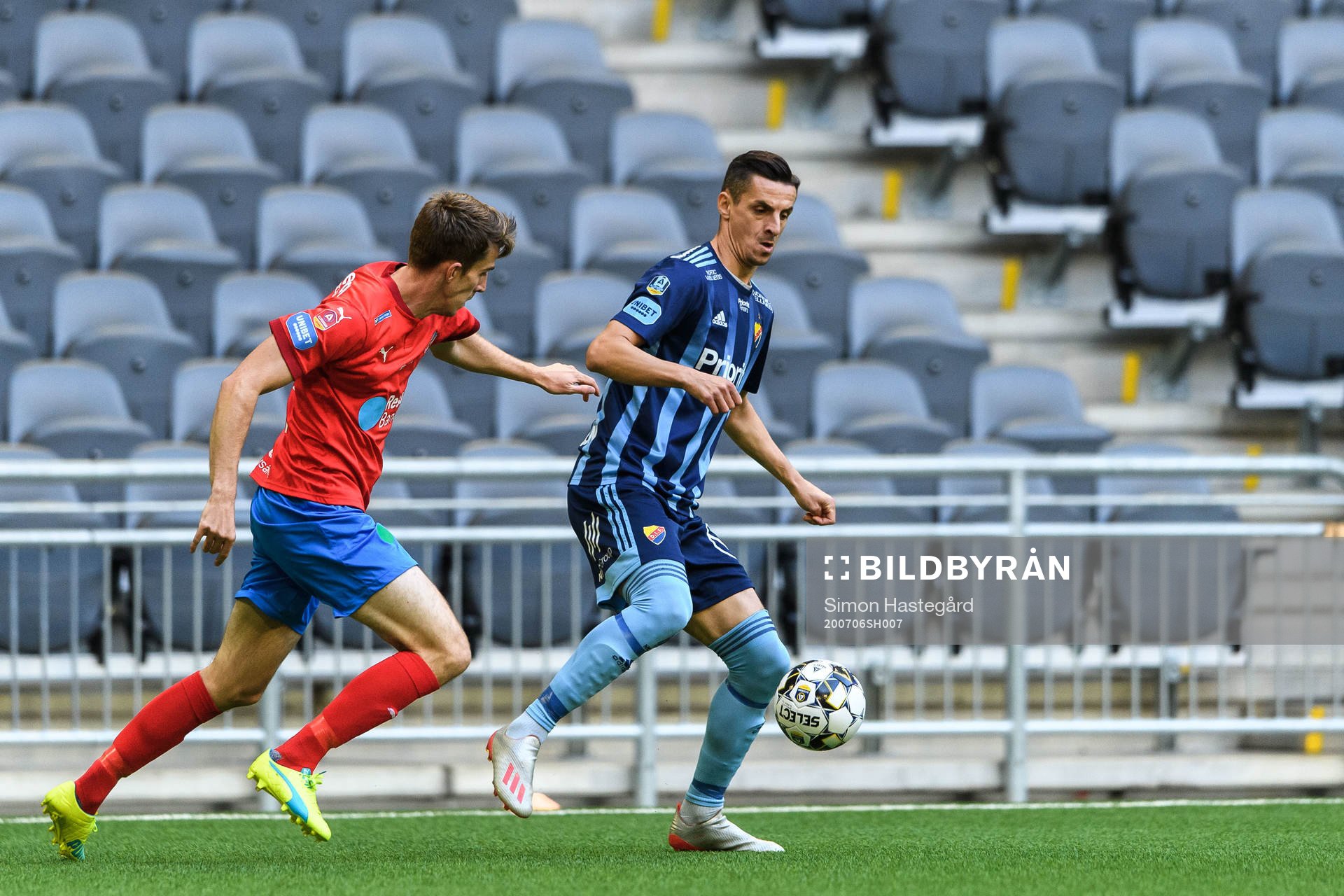 Djurgårdens Haris Radetinac och Helsingborgs Adam Eriksson