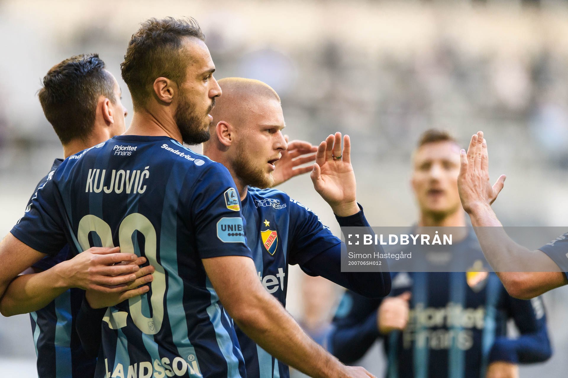 Djurgårdens Kalle Holmberg jublar med lagkamrater