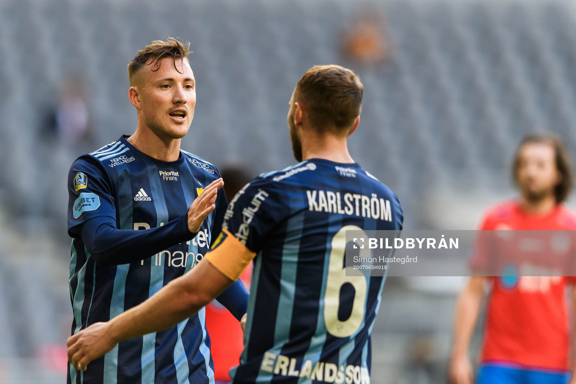 Djurgårdens Fredrik Ulvestad jublar med Jesper Karlström
