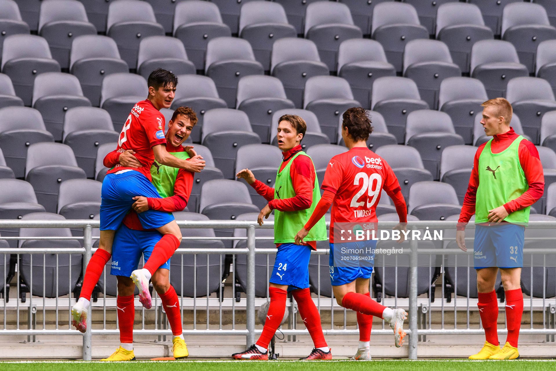 Helsingborgs Armin Gigovic jublar med lagkamrater