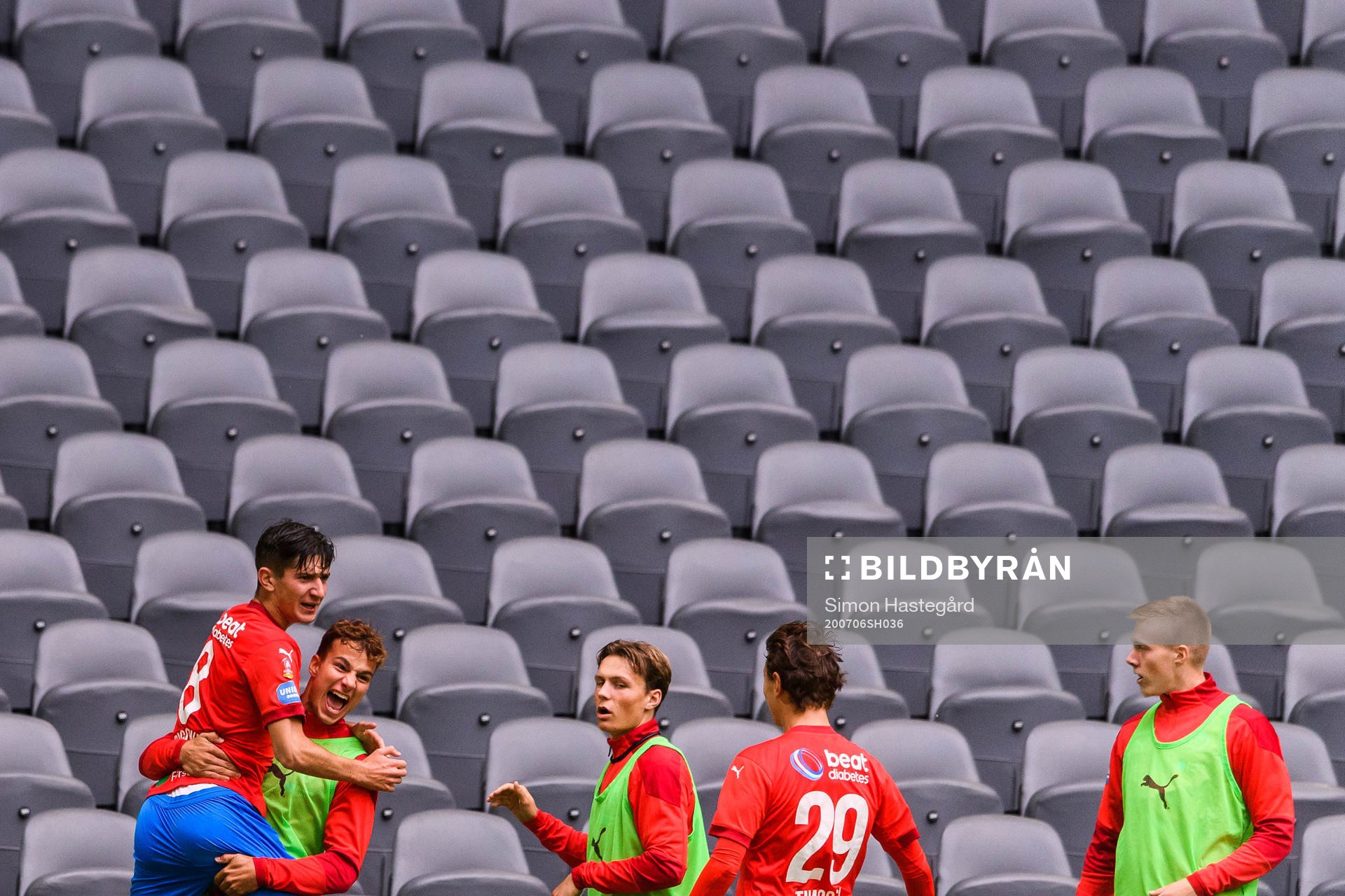 Helsingborgs Armin Gigovic jublar med lagkamrater