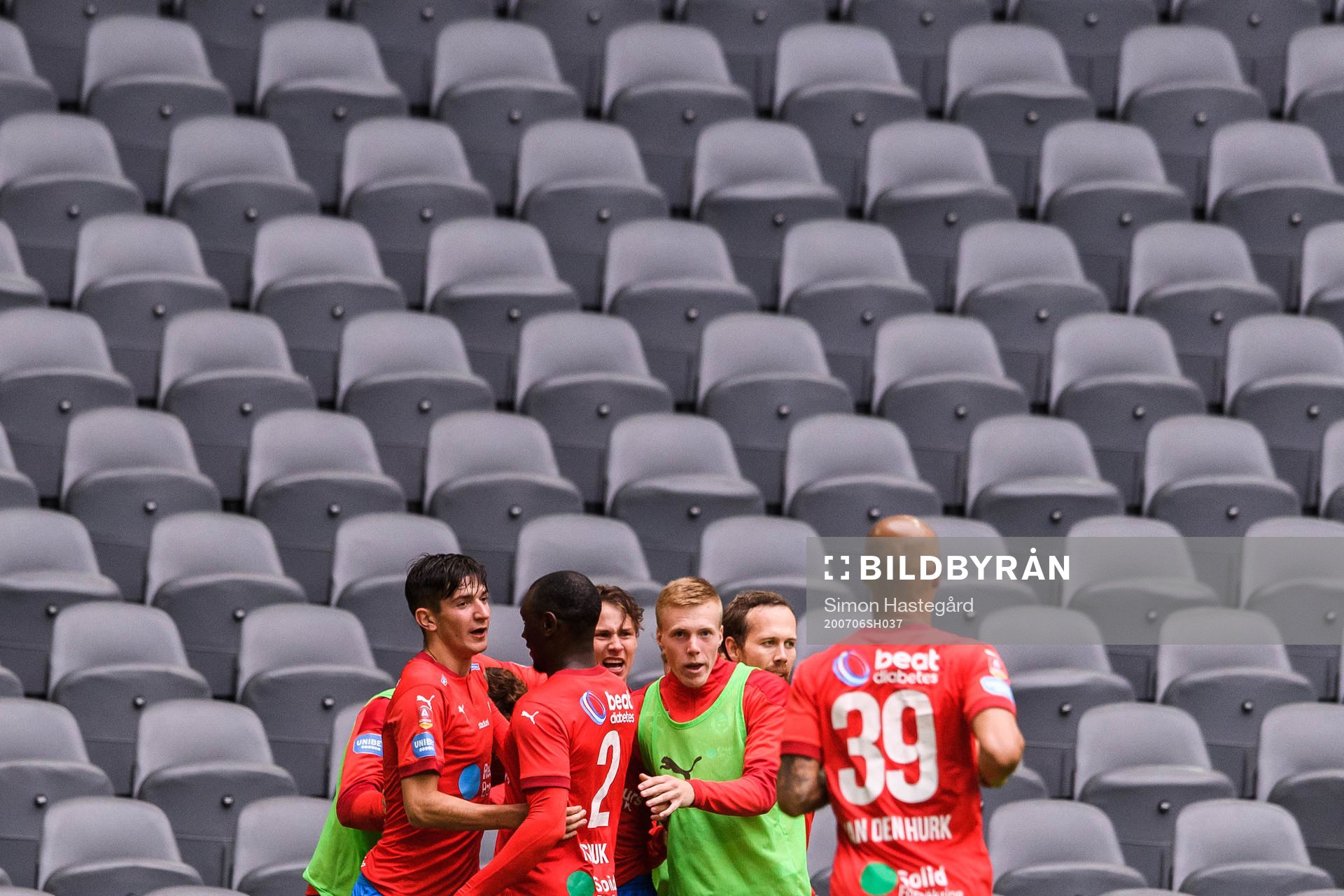 Helsingborgs Armin Gigovic jublar med lagkamrater
